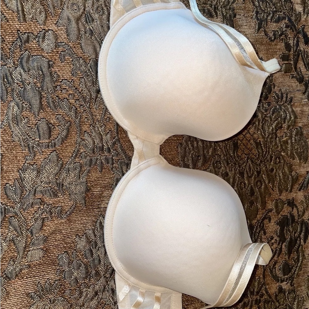 38C Wacoal Simple & Serene Contour Underwire Plunge T-Shirt Bra 85337